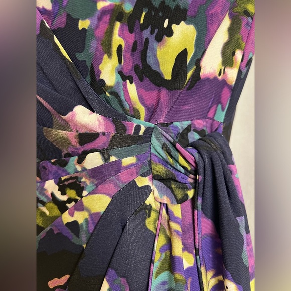 Stretchy, beautiful, multiple colored dress - Picture 4 of 10